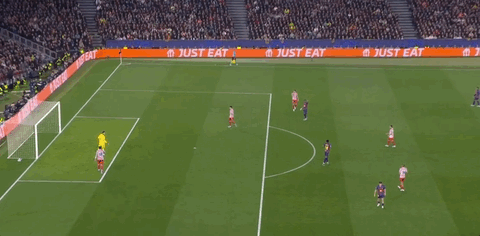 开云体育下载官网-孩子般的错误又来了，勒诺尔芒用手按住穆索开球未被判点